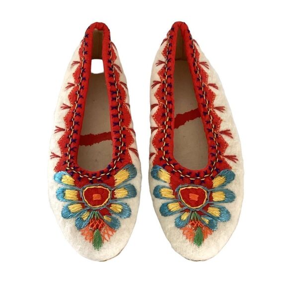 Vintage Embroidered Wool Felt Slip On Flats - Picture 4 of 5